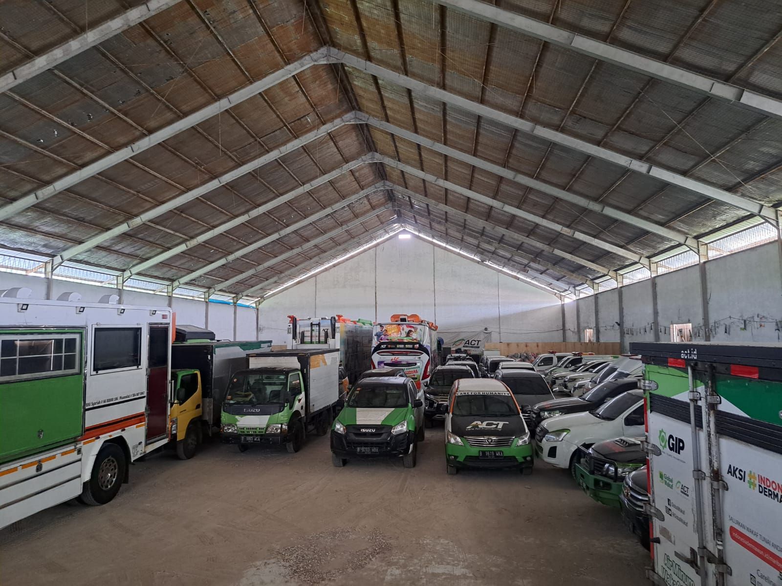 podiumnews.com-Bareskrim Sita 56 Kendaraan Operasional ACT 